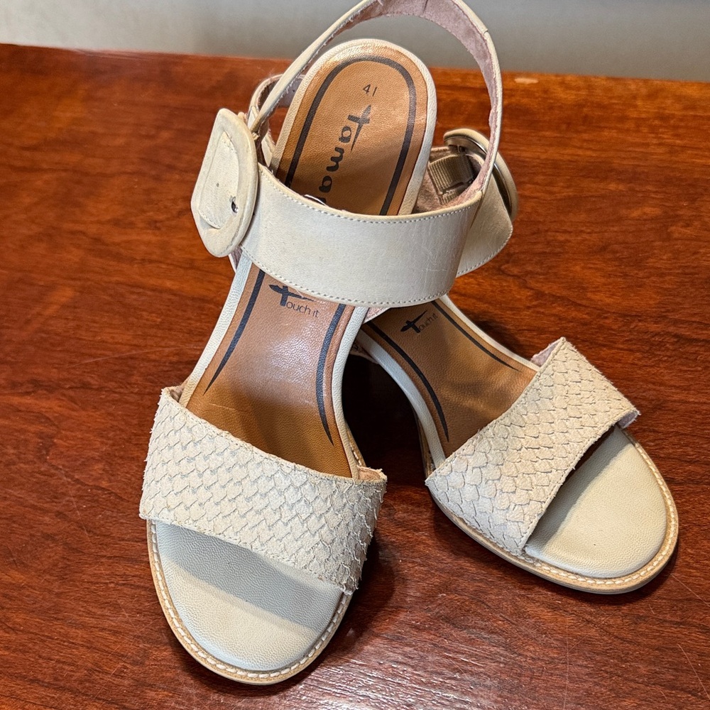 Tamaris Textured Cream Sandals for Women